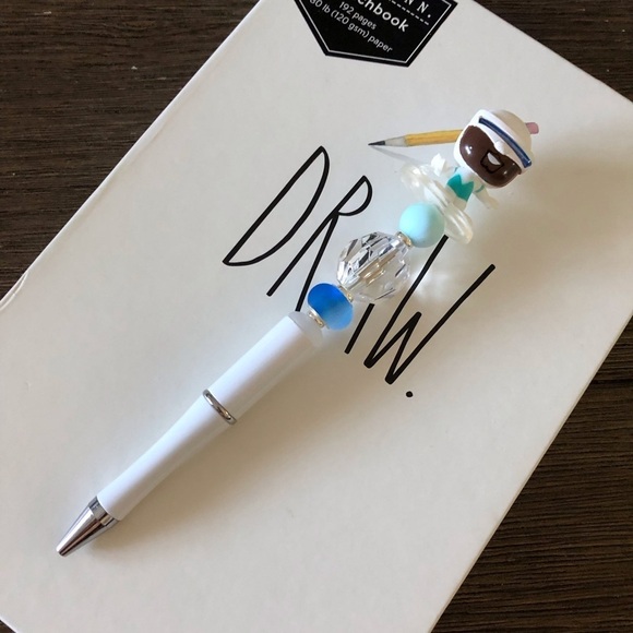 Disney Doorables: The Incredibles: Frozone handmade beaded pen - Picture 2 of 3